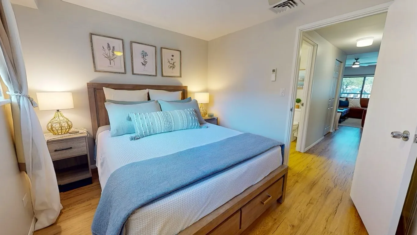Kona Plaza bedroom